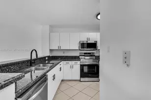 1401 Bay Rd, Miami Beach, FL 33139 - Photo 9