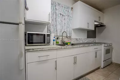 7899 NW 174th Ter, Hialeah, FL 33015 - Photo 31