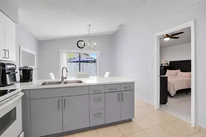 2886 W 74th Pl, Hialeah, FL 33018 - Photo 9