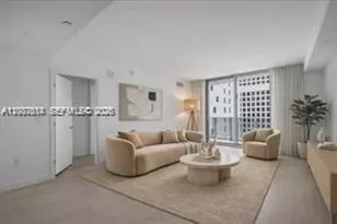 77 SE 5th St, Miami, FL 33131 - Photo 11