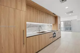 77 SE 5th St, Miami, FL 33131 - Photo 9