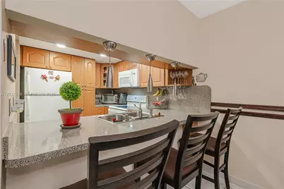 1052 W 79th St #11, Hialeah, FL 33014 - Photo 9