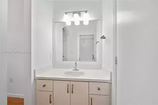 642 SW 106th Ave, Pembroke Pines, FL 33025 - Photo 17