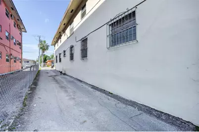 450 SW 9th St, Miami, FL 33130 - Photo 21