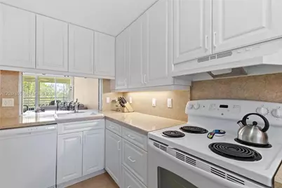 9480 Poinciana Pl #407, Davie, FL 33324 - Photo 11
