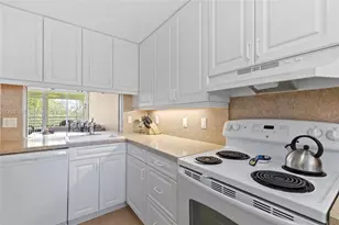9480 Poinciana Pl, Davie, FL 33324 - Photo 11