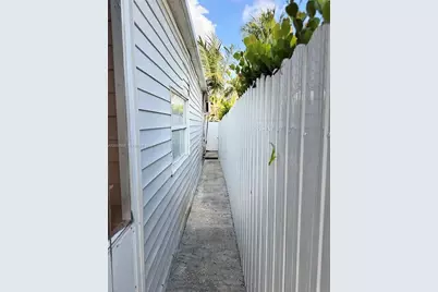 1133 SW 130th Ave, Miami, FL 33184 - Photo 17