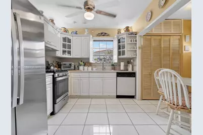 5430 W 4th Ln, Hialeah, FL 33012 - Photo 17