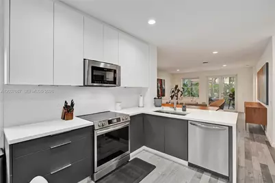 1725 Winterberry Ln, Weston, FL 33327 - Photo 9