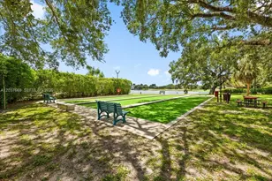 9441 Evergreen Pl, Davie, FL 33324 - Photo 23