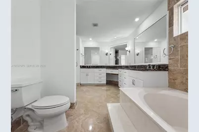 4725 NW 104th Ave, Doral, FL 33178 - Photo 15