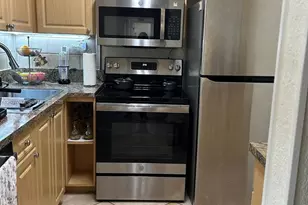 9320 Fontainebleau Blvd, Miami, FL 33172 - Photo 9