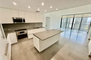 68 SE 6th St, Miami, FL 33131 - Photo 3