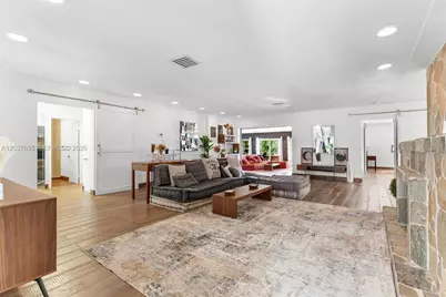 8220 Hawthorne Ave, Miami Beach, FL 33141 - Photo 11