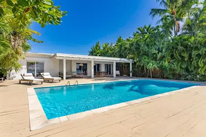 8220 Hawthorne Ave, Miami Beach, FL 33141 - Photo 35