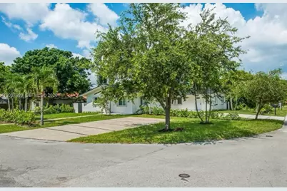 12020 NE 12th Ct #12020, Biscayne Park, FL 33161 - Photo 17