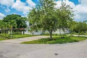12020 NE 12th Ct, Biscayne Park, FL 33161 - Photo 17