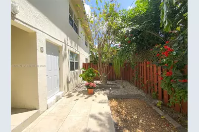 530 NE 15th Ct #7, Fort Lauderdale, FL 33304 - Photo 11
