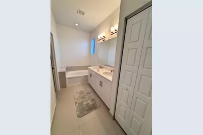 636 NE 193rd St #636, Miami, FL 33179 - Photo 15