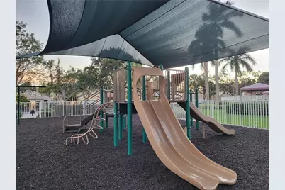 1990 Madeira Dr, Weston, FL 33327 - Photo 15