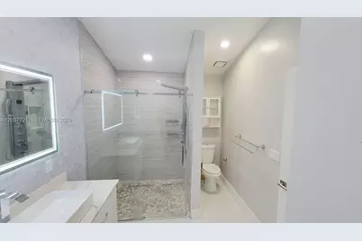 1421 SW 104th Ave, Pembroke Pines, FL 33025 - Photo 13