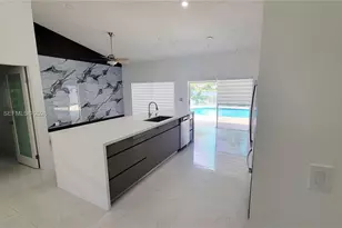 1421 SW 104th Ave, Pembroke Pines, FL 33025 - Photo 7