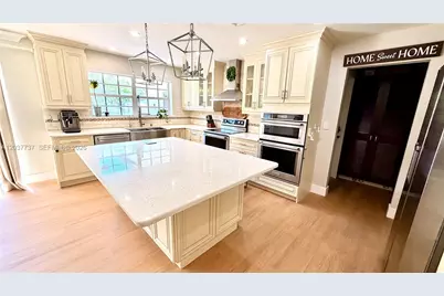 2409 Bayview Dr, Fort Lauderdale, FL 33305 - Photo 9