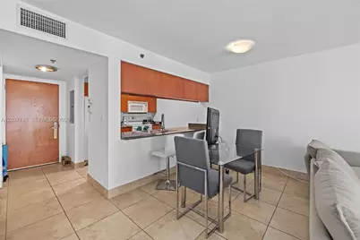 1200 Brickell Bay Dr #3714, Miami, FL 33131 - Photo 7