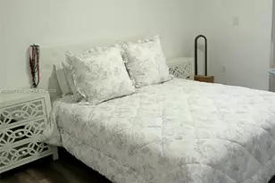 6365 W 27th Ct, Hialeah, FL 33016 - Photo 13