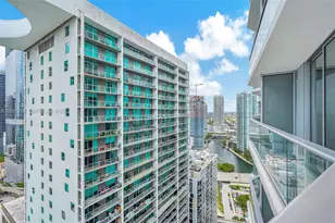 77 SE 5th St, Miami, FL 33131 - Photo 11