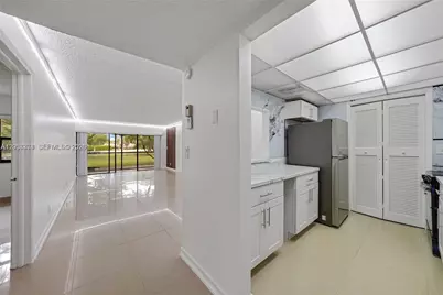 200 Lakeview Dr #101, Weston, FL 33326 - Photo 7