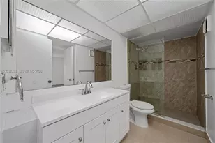 200 Lakeview Dr, Weston, FL 33326 - Photo 13