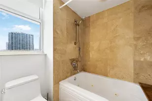 41 SE 5th St, Miami, FL 33131 - Photo 27
