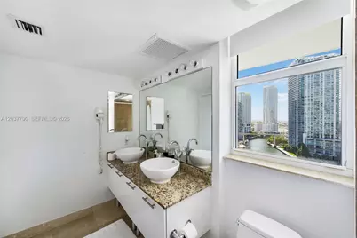 41 SE 5th St #1116, Miami, FL 33131 - Photo 31