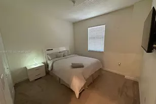10251 W 32nd Ln, Hialeah, FL 33018 - Photo 9