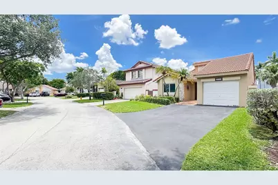 6316 NW 173rd St, Hialeah, FL 33015 - Photo 3