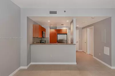 1050 Brickell Ave #2822, Miami, FL 33131 - Photo 7