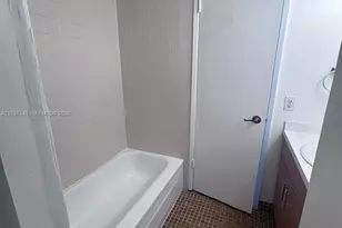 820 NW 87th Ave, Miami, FL 33172 - Photo 19