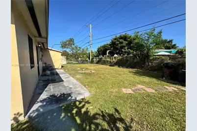 950 NE 160th St, North Miami Beach, FL 33162 - Photo 13