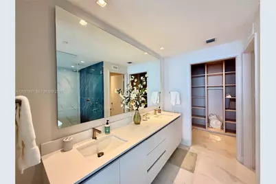 700 NE 24th St #1002, Miami, FL 33137 - Photo 9