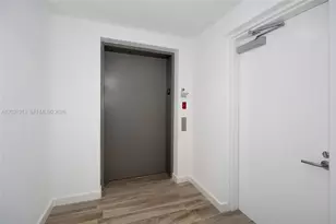 460 NE 28th St, Miami, FL 33132 - Photo 13