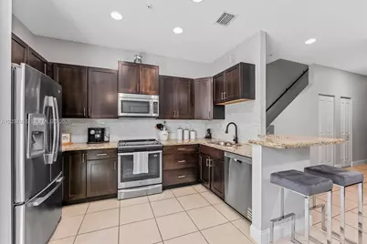 712 SW 2nd Way #712, Pompano Beach, FL 33060 - Photo 7