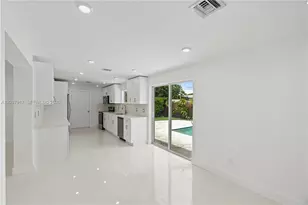 10501 SW 53rd St, Miami, FL 33165 - Photo 11