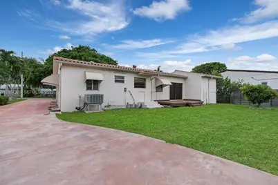 241 Hammond Dr, Miami Springs, FL 33166 - Photo 17