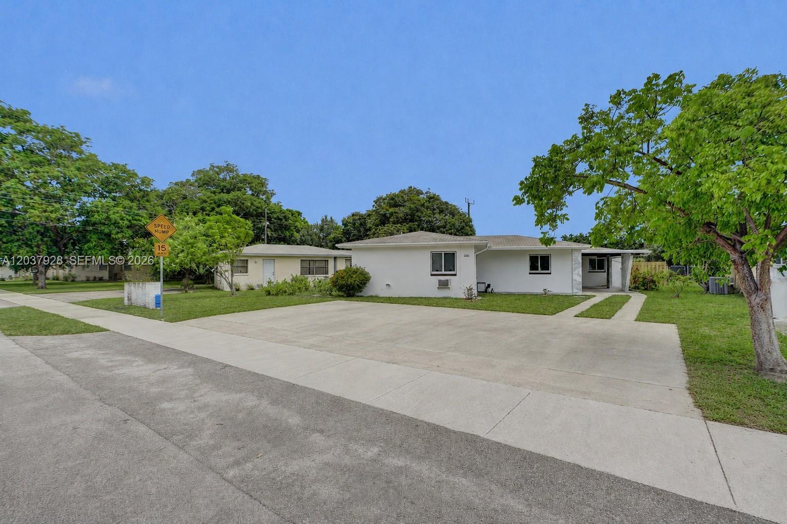 2343 NW 28th St main architectural view