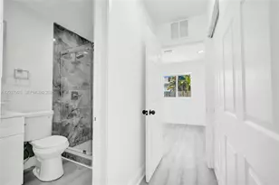 2343 NW 28th St, Oakland Park, FL 33311 - Photo 23