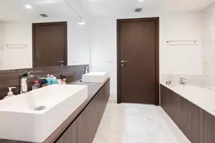 1000 Brickell Plaza, Miami, FL 33131 - Photo 17