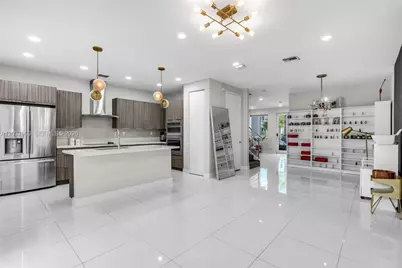 10365 NW 66th St, Doral, FL 33178 - Photo 7