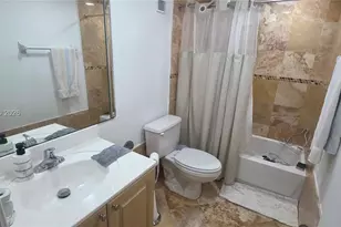 10000 NW 80th Ct, Hialeah Gardens, FL 33016 - Photo 11