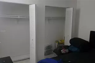 10000 NW 80th Ct, Hialeah Gardens, FL 33016 - Photo 9